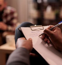 La creciente importancia de la salud mental en los entornos urbanos y cuándo es el momento adecuado para buscar apoyo profesional en Madrid