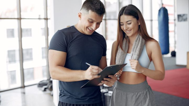 El impacto positivo del entrenador personal en la salud integral y el bienestar diario